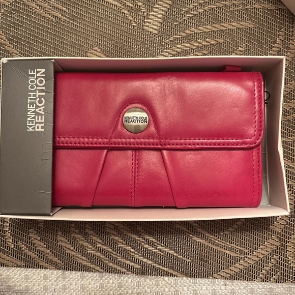 Pink leather Kenneth Cole Clutch - Picture 1 of 1